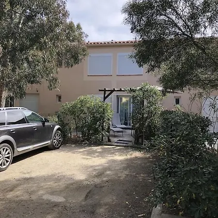 Appartement Studio Rez De Jardin Dans Privee Pres De La Plage